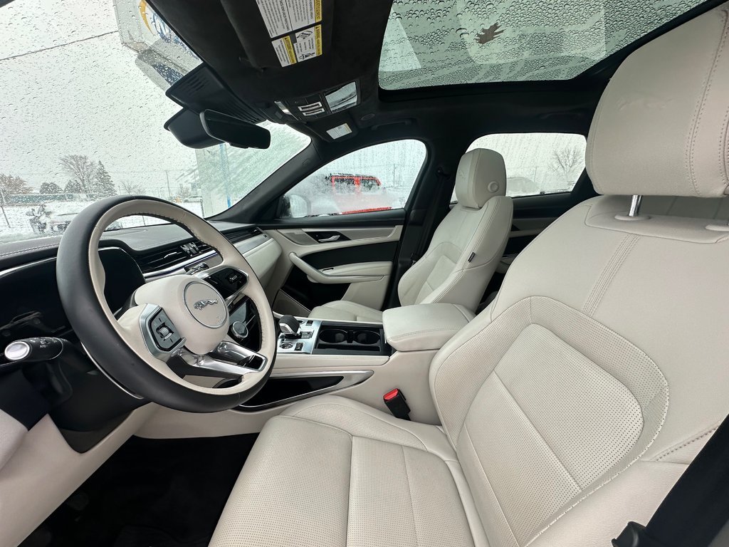 Jaguar F-PACE R-Dynamic S CUIR NAVIGATION TOIT PANORAMIQUE 2024 à St-Jean-Sur-Richelieu, Québec - 15 - w1024h768px