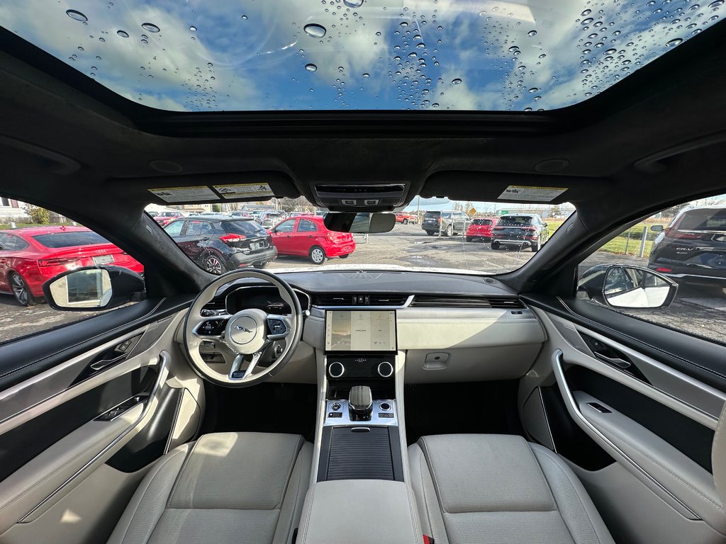 Jaguar F-PACE R-Dynamic S CUIR NAVIGATION TOIT PANORAMIQUE 2024 à St-Jean-Sur-Richelieu, Québec - 3 - w1024h768px