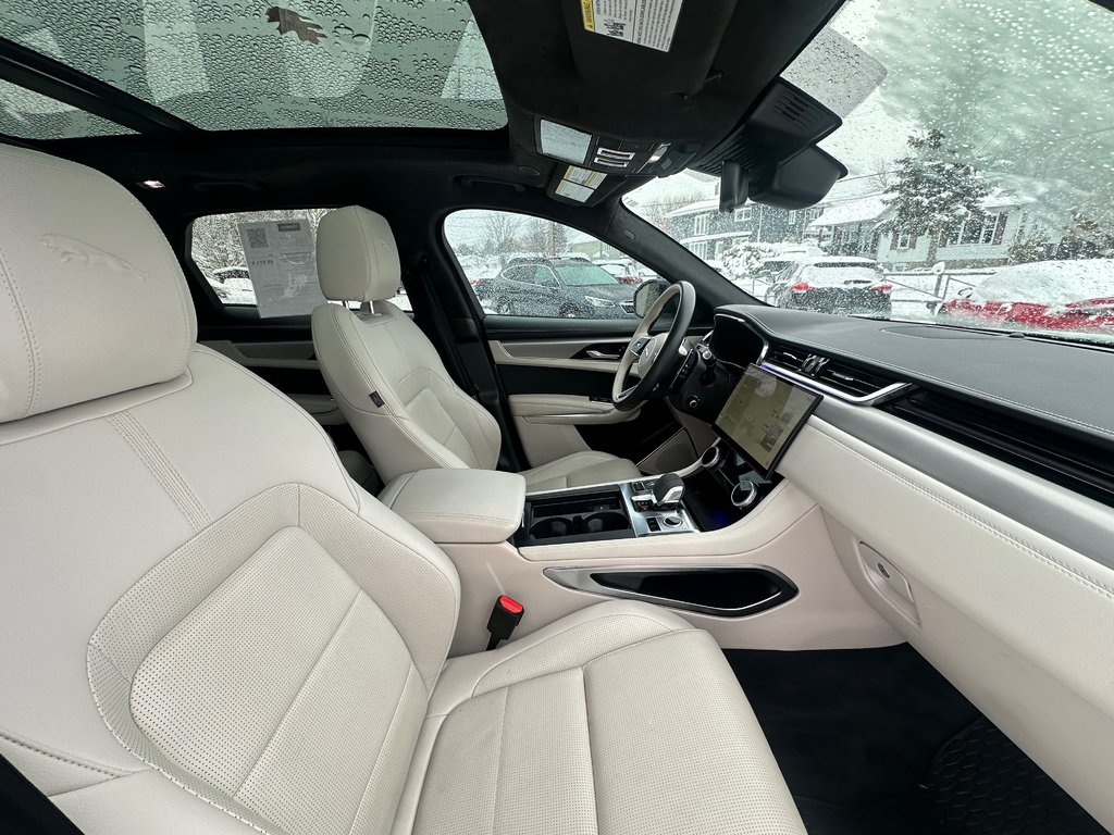 Jaguar F-PACE R-Dynamic S CUIR NAVIGATION TOIT PANORAMIQUE 2024 à St-Jean-Sur-Richelieu, Québec - 10 - w1024h768px