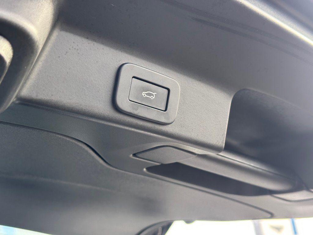 Jaguar F-PACE R-Dynamic S CUIR NAVIGATION TOIT PANORAMIQUE 2024 à St-Jean-Sur-Richelieu, Québec - 18 - w1024h768px