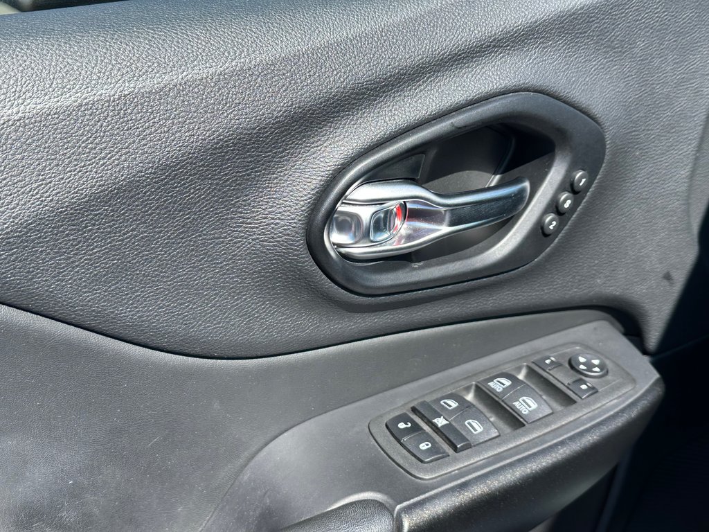 2022 Jeep Cherokee Trailhawk Elite 4x4 CUIR in St-Jean-Sur-Richelieu, Quebec - 18 - w1024h768px