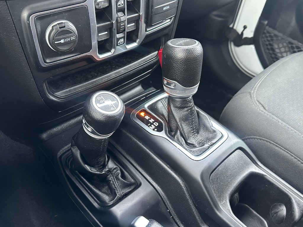 Jeep Gladiator Sport 4X4 2022 à St-Jean-Sur-Richelieu, Québec - 16 - w1024h768px