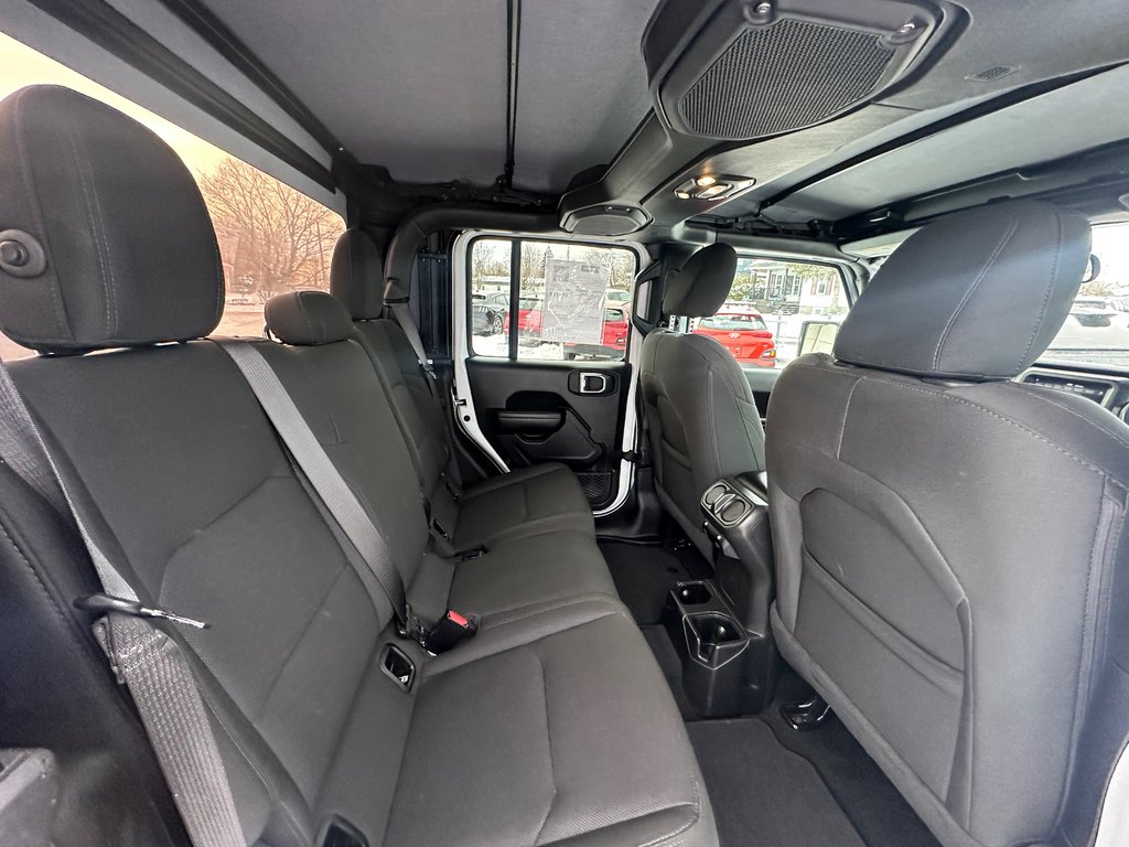 Jeep Gladiator Sport 4X4 2022 à St-Jean-Sur-Richelieu, Québec - 13 - w1024h768px