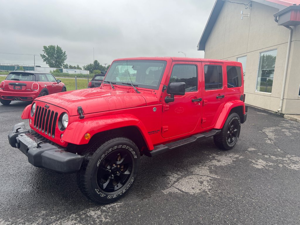 2015  Wrangler Unlimited Altitude 4x4 2 TOIT CUIR NAVI in St-Jean-Sur-Richelieu, Quebec - 8 - w1024h768px