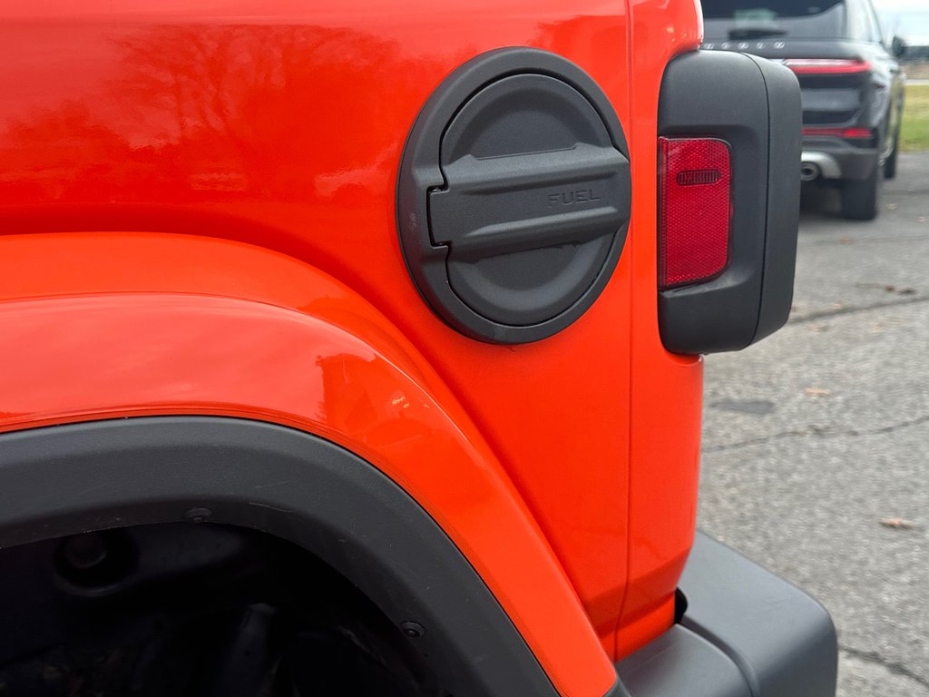 2019 Jeep Wrangler Unlimited Sahara 4X4 SEULEMENT  087695 KM in St-Jean-Sur-Richelieu, Quebec - 16 - w1024h768px