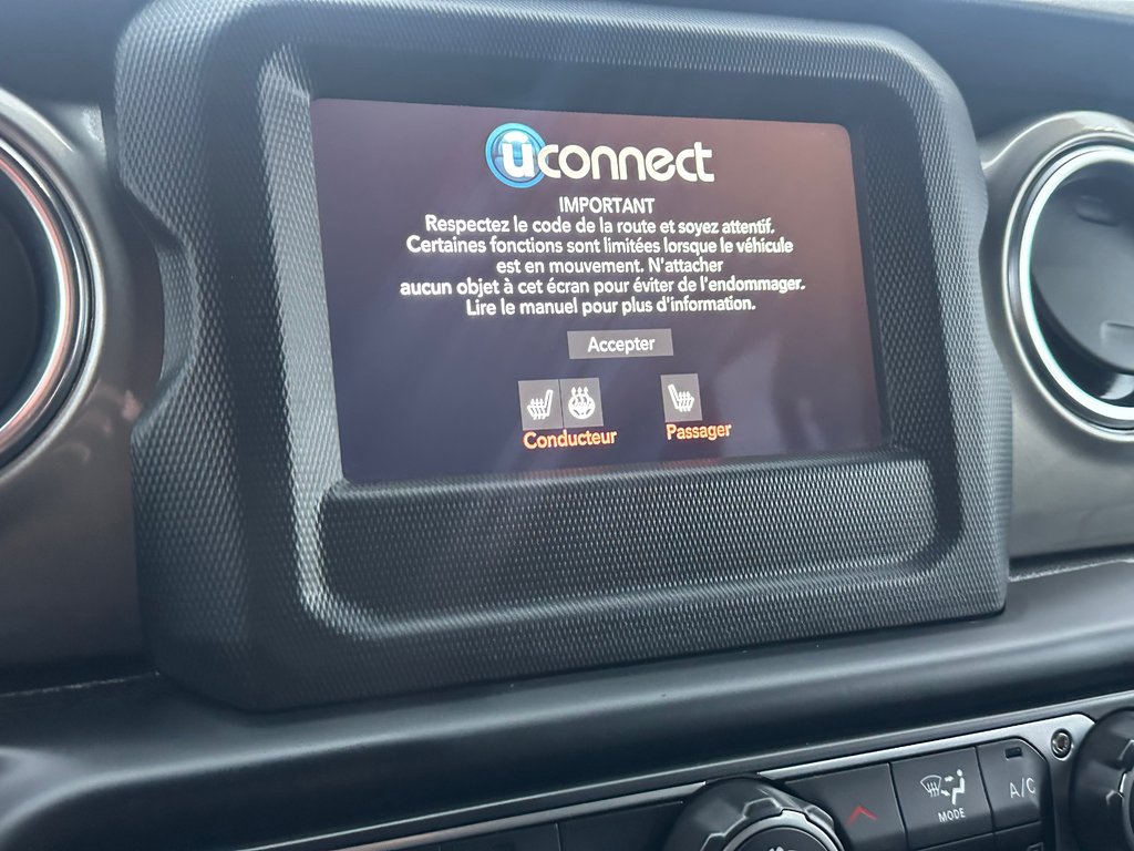 2019 Jeep Wrangler Unlimited Sahara 4X4 SEULEMENT  087695 KM in St-Jean-Sur-Richelieu, Quebec - 23 - w1024h768px