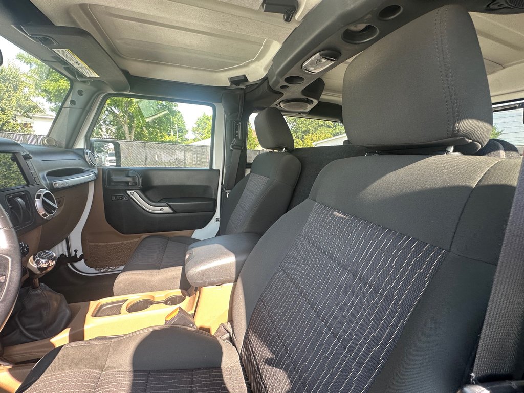 2012 Jeep Wrangler Sahara 4X4 SEULEMENT 108174 KM in St-Jean-Sur-Richelieu, Quebec - 4 - w1024h768px