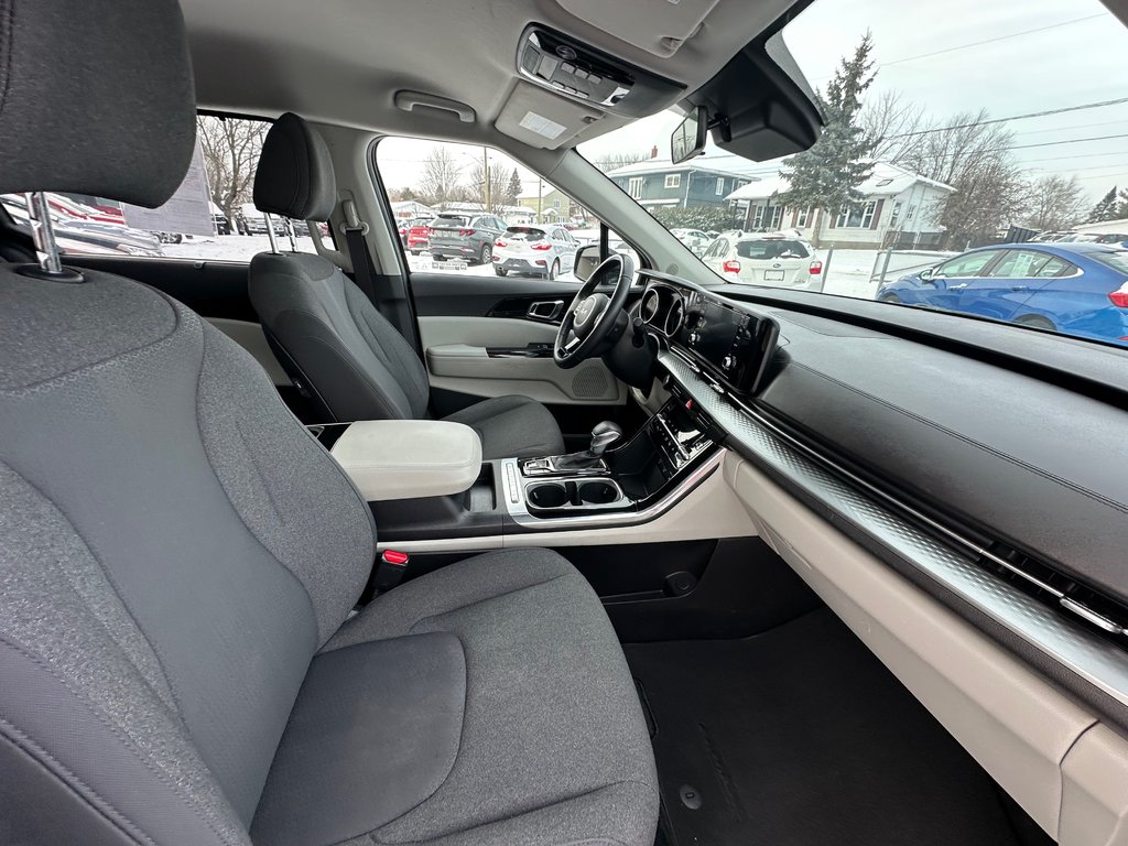 2023 Kia Carnival LX+  8 PASSAGERS in St-Jean-Sur-Richelieu, Quebec - 10 - w1024h768px