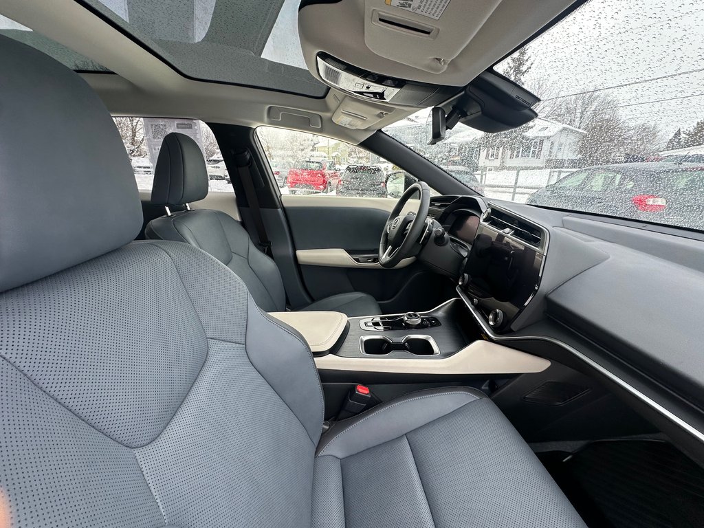 Lexus RZ 450e PREMIUM AWD SEULEMENT 016802 KM 2023 à St-Jean-Sur-Richelieu, Québec - 12 - w1024h768px