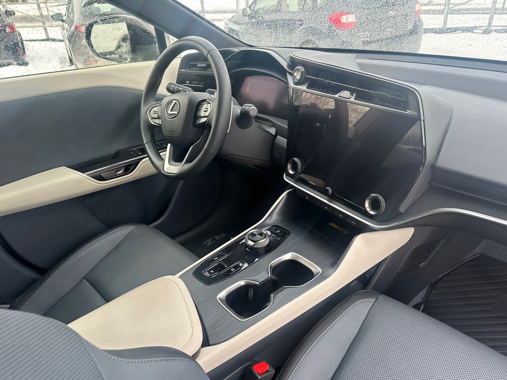 Lexus RZ 450e PREMIUM AWD SEULEMENT 016802 KM 2023 à St-Jean-Sur-Richelieu, Québec - 3 - w1024h768px