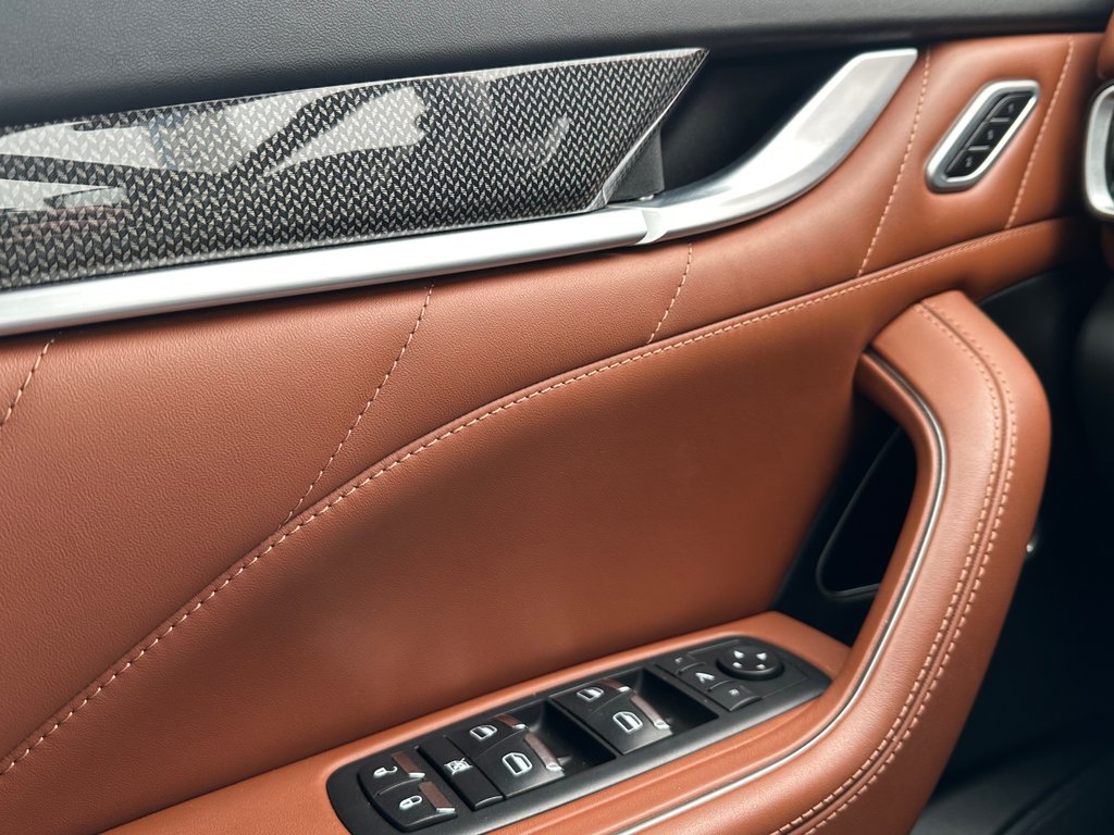 2021 Maserati Levante S GranLusso AWD in St-Jean-Sur-Richelieu, Quebec - 21 - w1024h768px