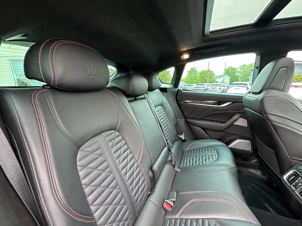 2023 Maserati Levante Trofeo AWD V8 FERRARI MODE CORSA in St-Jean-Sur-Richelieu, Quebec - 16 - w1024h768px