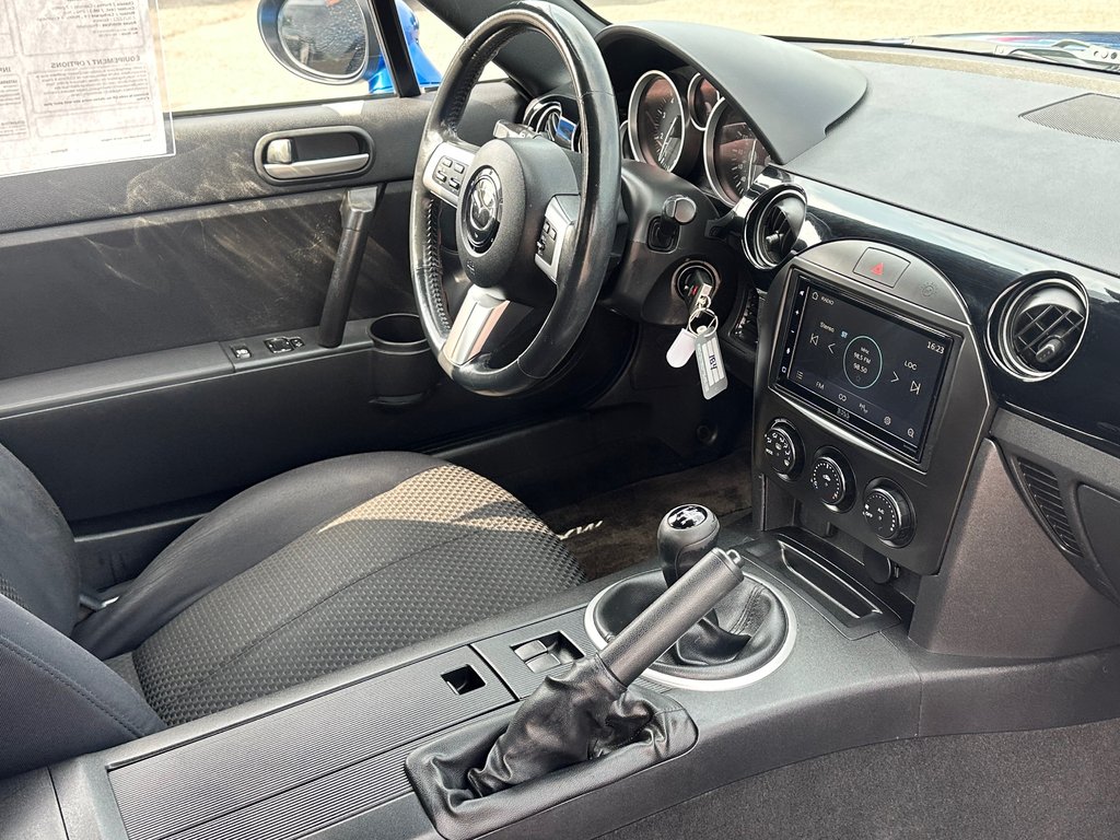 Mazda MX-5 MIATA CONVERTIBLE SEULEMENT 095428 KM COMME NEUVE 2006 à St-Jean-Sur-Richelieu, Québec - 19 - w1024h768px