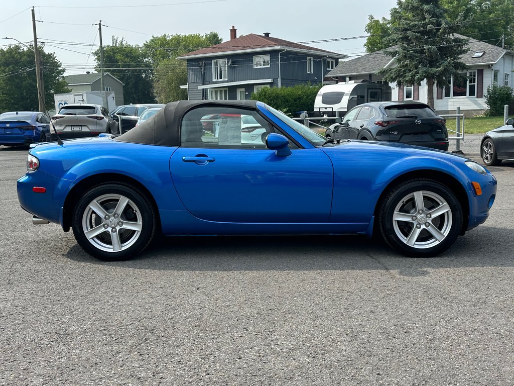 Mazda MX-5 MIATA CONVERTIBLE SEULEMENT 095428 KM COMME NEUVE 2006 à St-Jean-Sur-Richelieu, Québec - 11 - w1024h768px