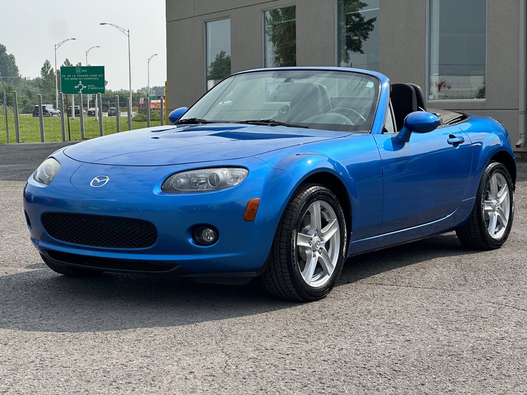 Mazda MX-5 MIATA CONVERTIBLE SEULEMENT 095428 KM COMME NEUVE 2006 à St-Jean-Sur-Richelieu, Québec - 12 - w1024h768px