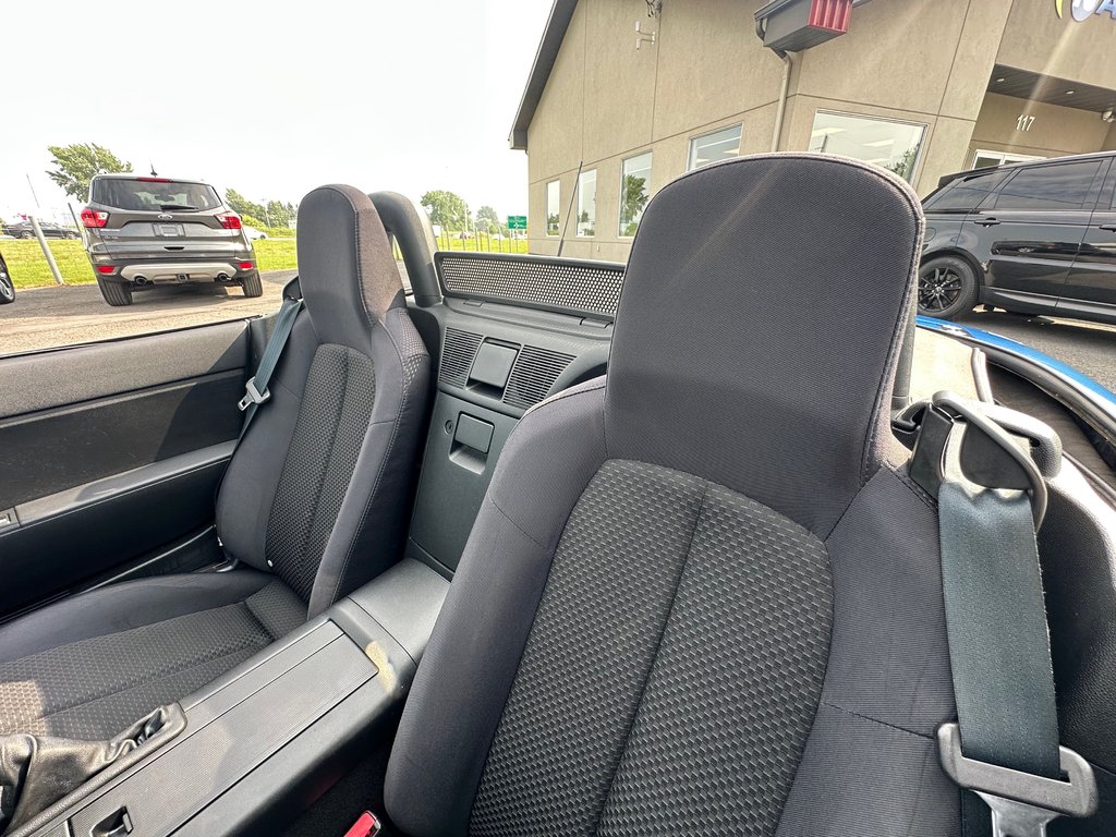Mazda MX-5 MIATA CONVERTIBLE SEULEMENT 095428 KM COMME NEUVE 2006 à St-Jean-Sur-Richelieu, Québec - 23 - w1024h768px