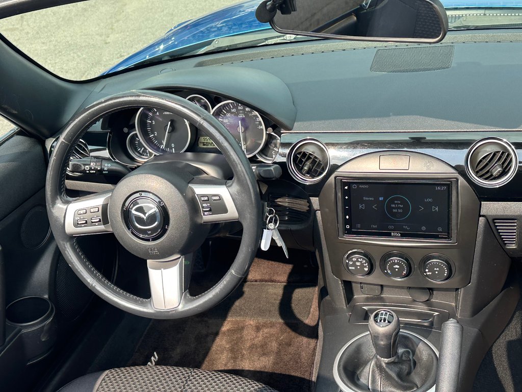 Mazda MX-5 MIATA CONVERTIBLE SEULEMENT 095428 KM COMME NEUVE 2006 à St-Jean-Sur-Richelieu, Québec - 21 - w1024h768px
