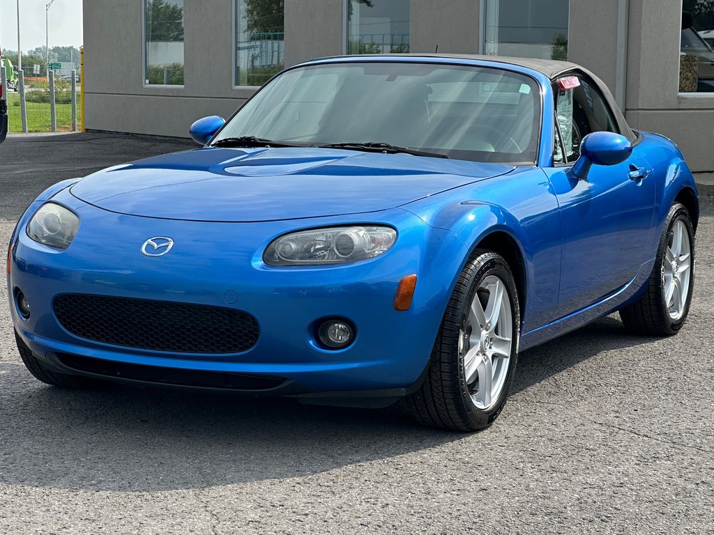 Mazda MX-5 MIATA CONVERTIBLE SEULEMENT 095428 KM COMME NEUVE 2006 à St-Jean-Sur-Richelieu, Québec - 4 - w1024h768px