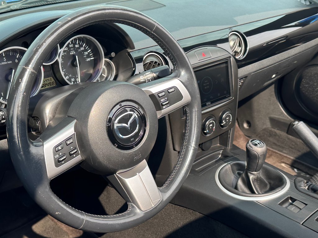 Mazda MX-5 MIATA CONVERTIBLE SEULEMENT 095428 KM COMME NEUVE 2006 à St-Jean-Sur-Richelieu, Québec - 22 - w1024h768px