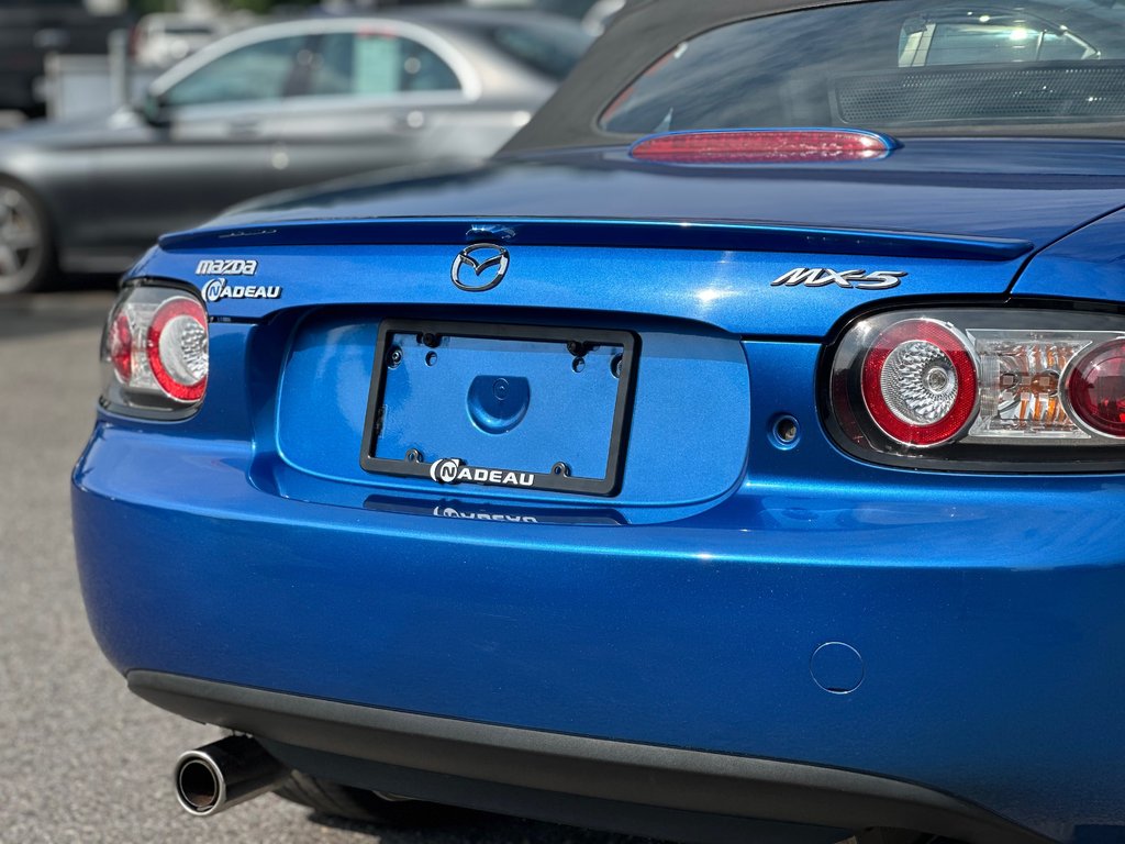 Mazda MX-5 MIATA CONVERTIBLE SEULEMENT 095428 KM COMME NEUVE 2006 à St-Jean-Sur-Richelieu, Québec - 10 - w1024h768px
