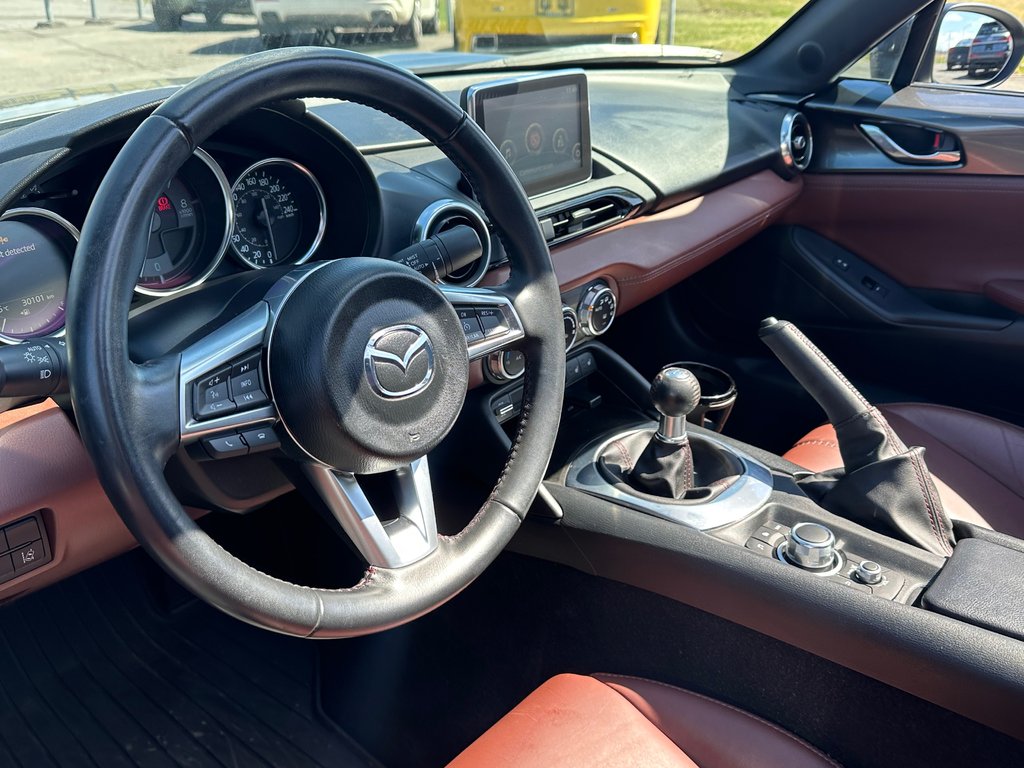 2017 Mazda MX-5 GT CONVERTIBLE CUIR SEULEMENT 030101 KM in St-Jean-Sur-Richelieu, Quebec - 24 - w1024h768px