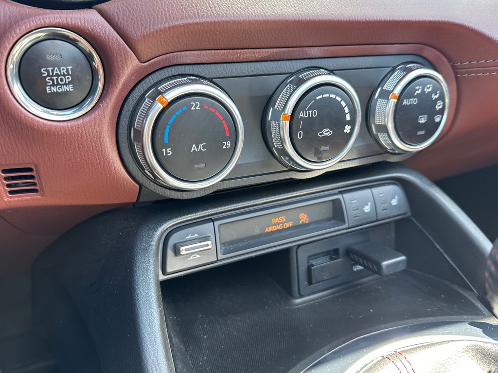 2017 Mazda MX-5 GT CONVERTIBLE CUIR SEULEMENT 030101 KM in St-Jean-Sur-Richelieu, Quebec - 28 - w1024h768px