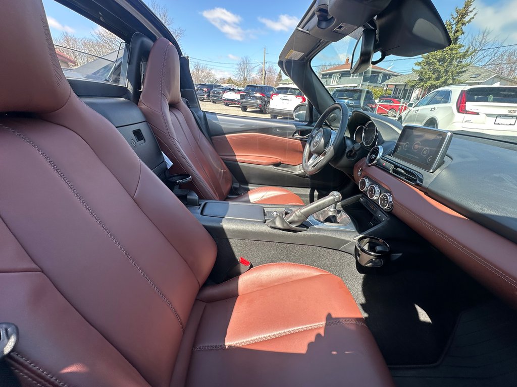2017 Mazda MX-5 GT CONVERTIBLE CUIR SEULEMENT 030101 KM in St-Jean-Sur-Richelieu, Quebec - 22 - w1024h768px