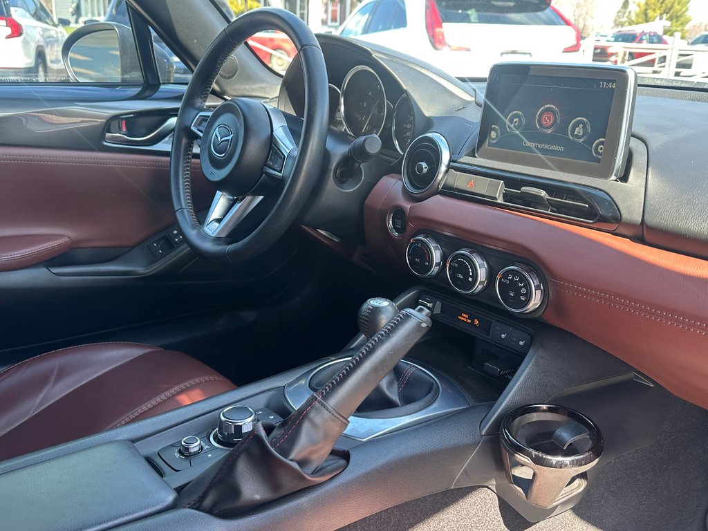2017 Mazda MX-5 GT CONVERTIBLE CUIR SEULEMENT 030101 KM in St-Jean-Sur-Richelieu, Quebec - 19 - w1024h768px