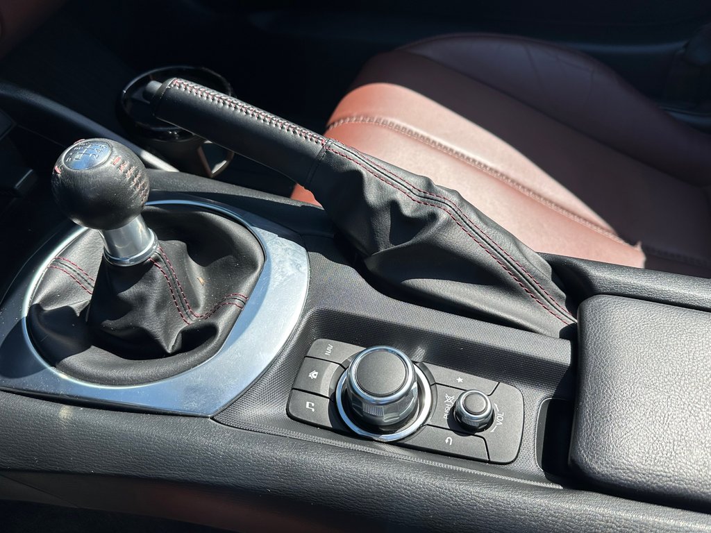 2017 Mazda MX-5 GT CONVERTIBLE CUIR SEULEMENT 030101 KM in St-Jean-Sur-Richelieu, Quebec - 27 - w1024h768px