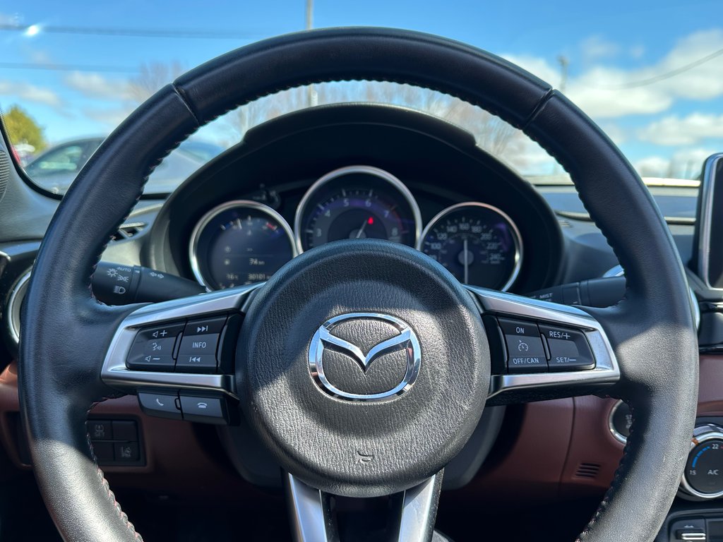 2017 Mazda MX-5 GT CONVERTIBLE CUIR SEULEMENT 030101 KM in St-Jean-Sur-Richelieu, Quebec - 26 - w1024h768px