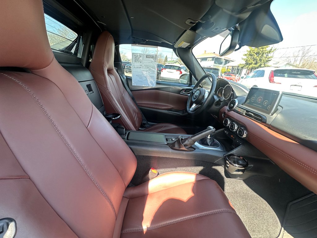 2017 Mazda MX-5 GT CONVERTIBLE CUIR SEULEMENT 030101 KM in St-Jean-Sur-Richelieu, Quebec - 20 - w1024h768px