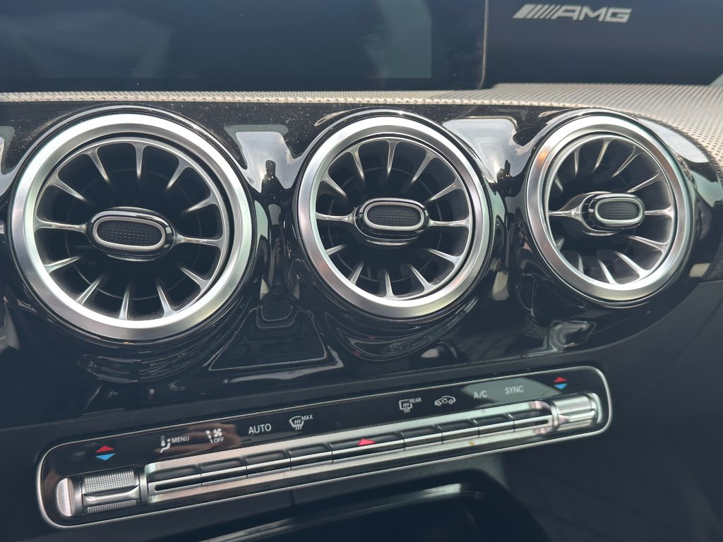 2022 Mercedes-Benz A-Class AMG A 35 CUIR TOIT PANORAMIQUE AWD in St-Jean-Sur-Richelieu, Quebec - 20 - w1024h768px
