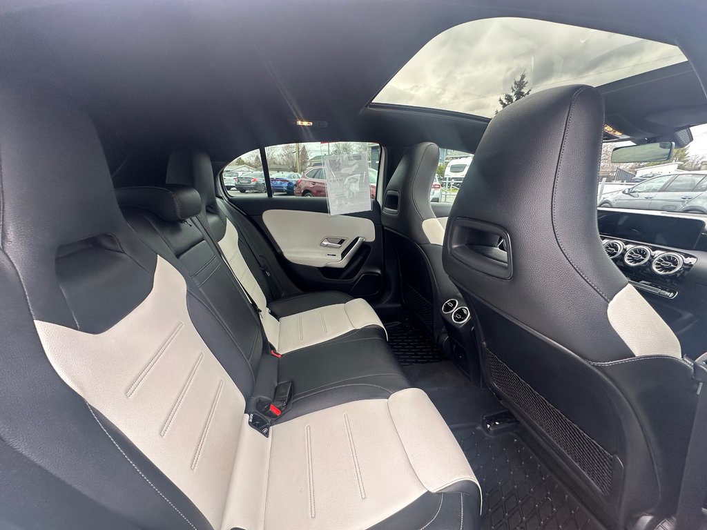 Mercedes-Benz A-Class AMG A 35 CUIR TOIT PANORAMIQUE AWD 2022 à St-Jean-Sur-Richelieu, Québec - 14 - w1024h768px