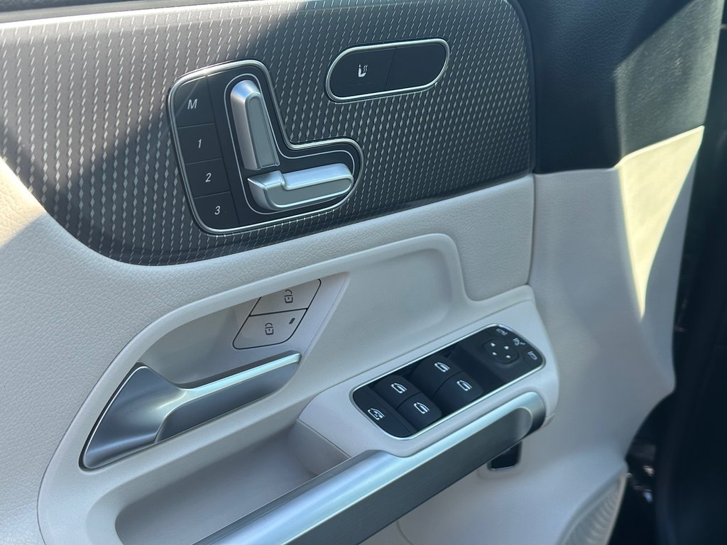 2021 Mercedes-Benz GLB 250 4MATIC CUIR NAVIGATION TOIT OUVRANT in St-Jean-Sur-Richelieu, Quebec - 19 - w1024h768px