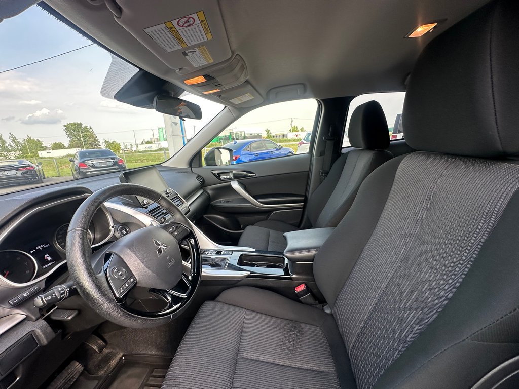 Mitsubishi ECLIPSE CROSS AWD SIEGES ET VOLANT CHAUFFANTS 2023 à St-Jean-Sur-Richelieu, Québec - 13 - w1024h768px