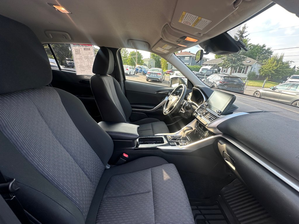 Mitsubishi ECLIPSE CROSS AWD SIEGES ET VOLANT CHAUFFANTS 2023 à St-Jean-Sur-Richelieu, Québec - 12 - w1024h768px