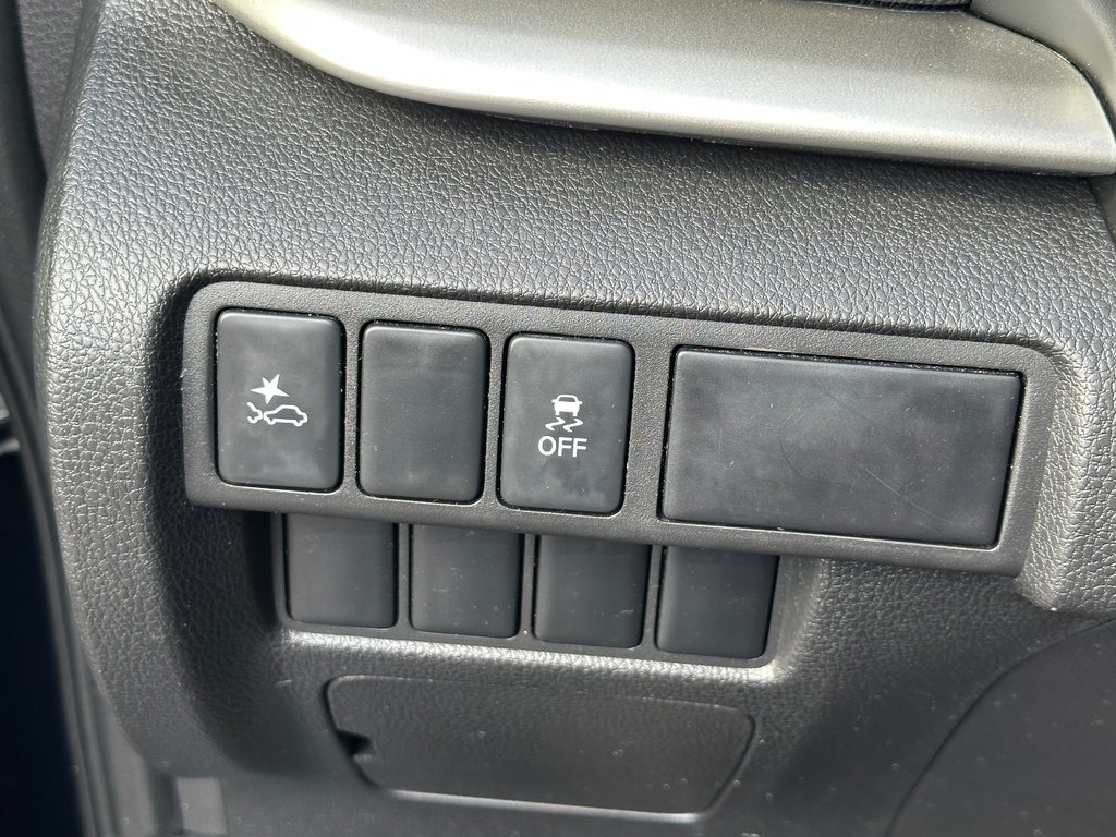Mitsubishi ECLIPSE CROSS AWD SIEGES ET VOLANT CHAUFFANTS 2023 à St-Jean-Sur-Richelieu, Québec - 23 - w1024h768px