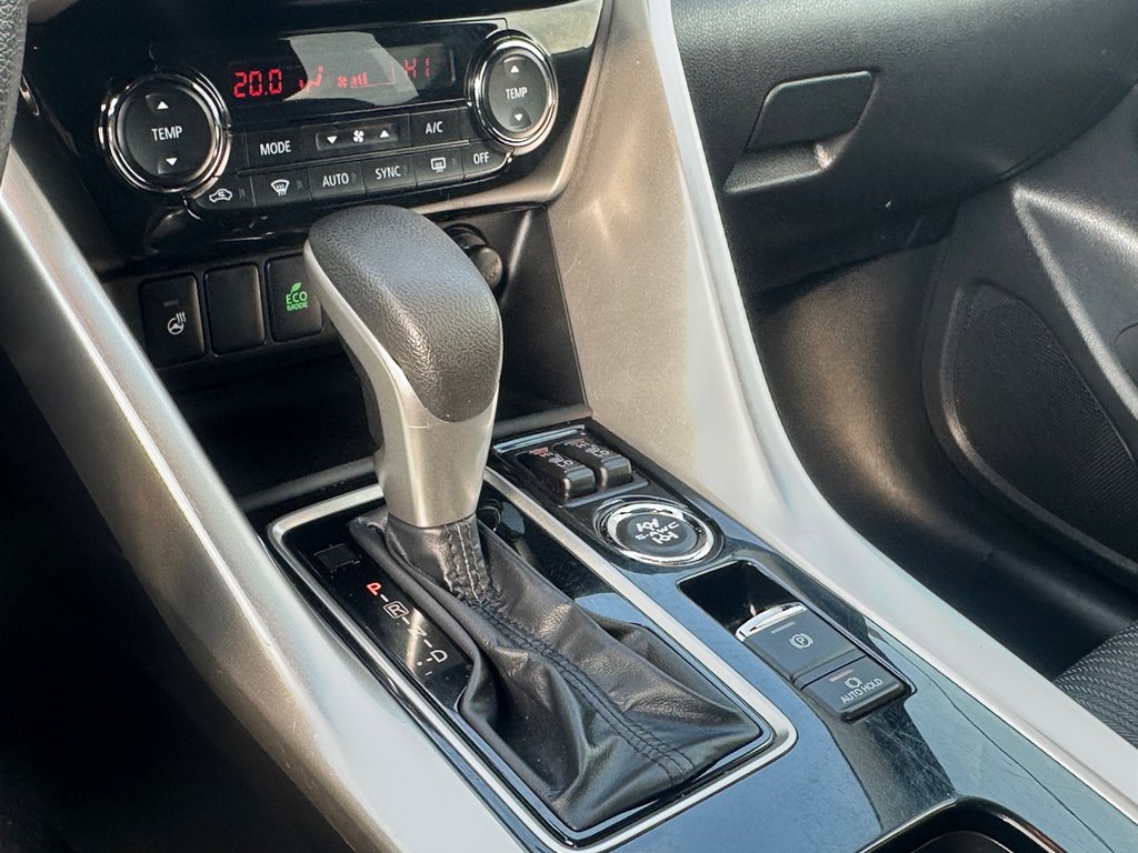 Mitsubishi ECLIPSE CROSS AWD SIEGES ET VOLANT CHAUFFANTS 2023 à St-Jean-Sur-Richelieu, Québec - 17 - w1024h768px