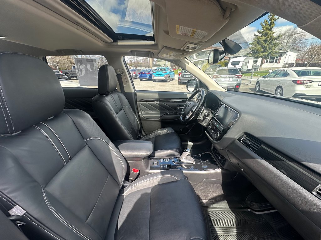 2018 Mitsubishi OUTLANDER PHEV SE TOURING AWD CUIR TOIT OUVRANT in St-Jean-Sur-Richelieu, Quebec - 10 - w1024h768px