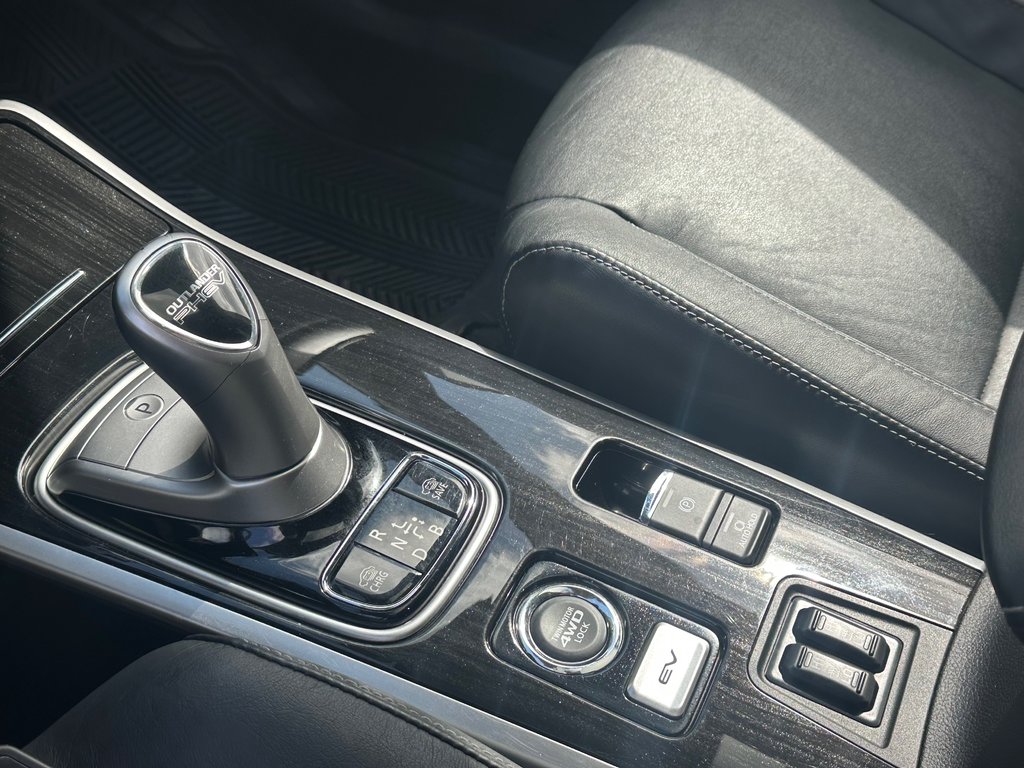 2018 Mitsubishi OUTLANDER PHEV SE TOURING AWD CUIR TOIT OUVRANT in St-Jean-Sur-Richelieu, Quebec - 18 - w1024h768px