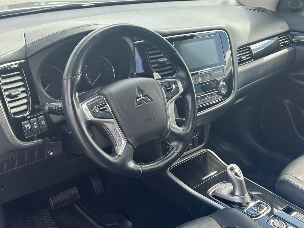 2018 Mitsubishi OUTLANDER PHEV SE TOURING AWD CUIR TOIT OUVRANT in St-Jean-Sur-Richelieu, Quebec - 16 - w1024h768px