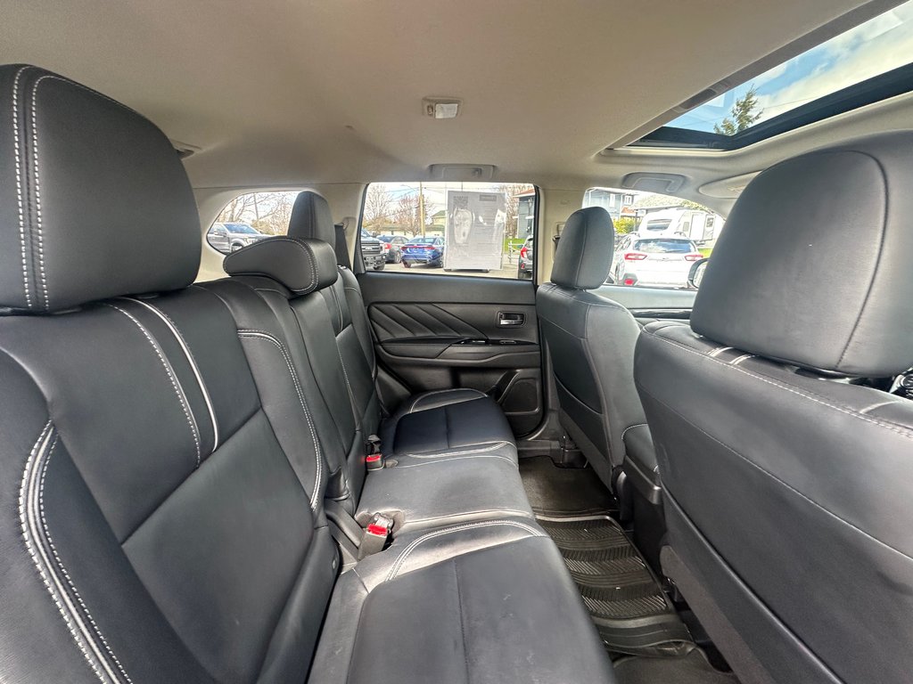 2018 Mitsubishi OUTLANDER PHEV SE TOURING AWD CUIR TOIT OUVRANT in St-Jean-Sur-Richelieu, Quebec - 11 - w1024h768px