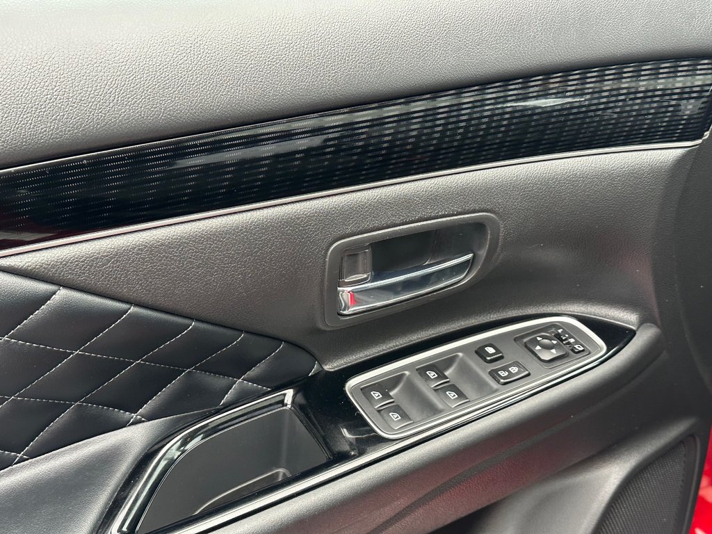 2020 Mitsubishi OUTLANDER PHEV GT AWD Seulement 041652km TOIT CUIR in St-Jean-Sur-Richelieu, Quebec - 18 - w1024h768px