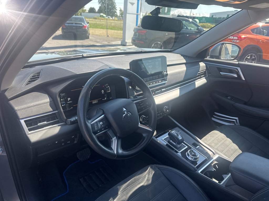 Mitsubishi OUTLANDER PHEV SE AWD CUIR TOIT PANORAMIQUE 2023 à St-Jean-Sur-Richelieu, Québec - 11 - w1024h768px