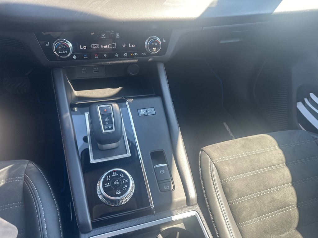 Mitsubishi OUTLANDER PHEV SE AWD CUIR TOIT PANORAMIQUE 2023 à St-Jean-Sur-Richelieu, Québec - 14 - w1024h768px
