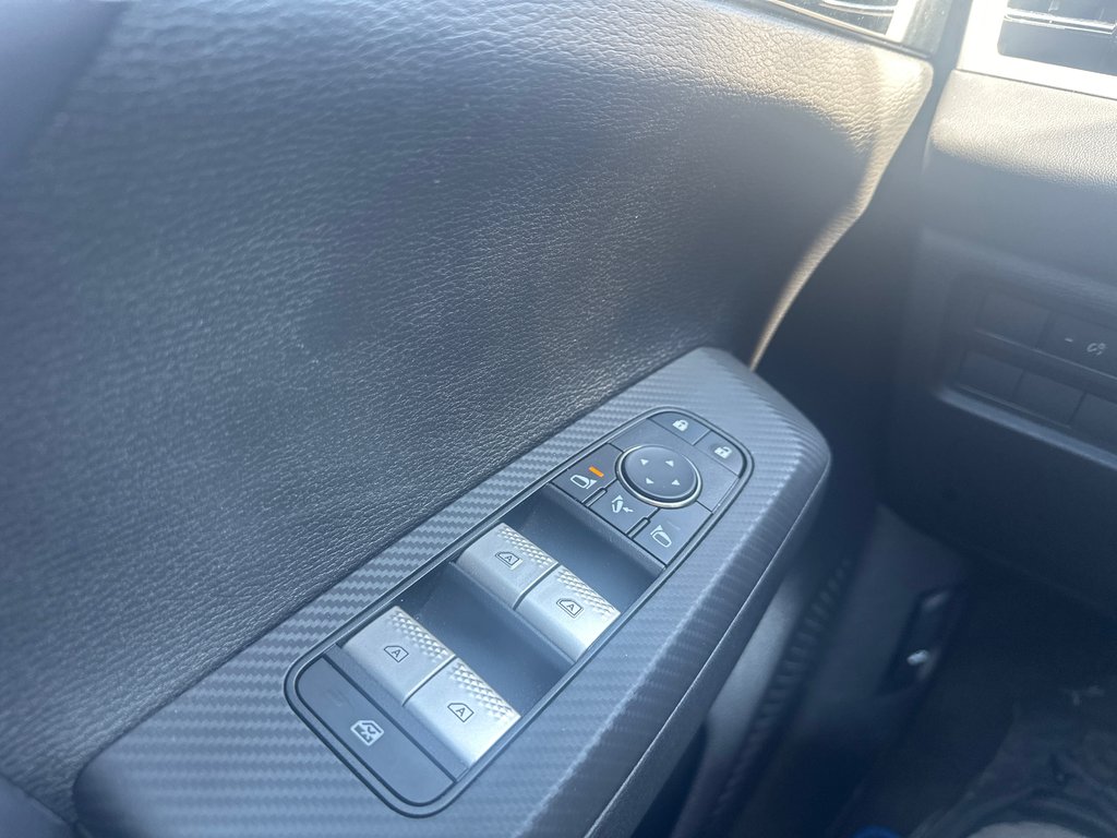 Mitsubishi OUTLANDER PHEV SE AWD CUIR TOIT PANORAMIQUE 2023 à St-Jean-Sur-Richelieu, Québec - 17 - w1024h768px