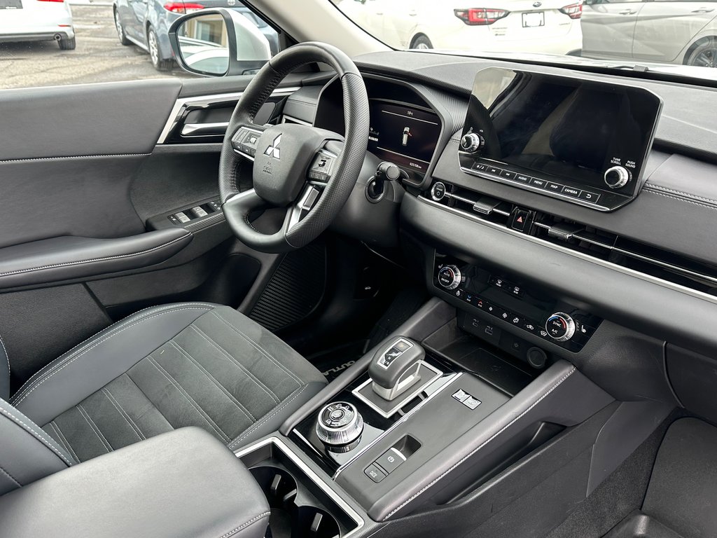 2024 Mitsubishi Outlander Plug-In Hybrid CUIR NAVIGATION TOIT PANORAMIQUE AWD in St-Jean-Sur-Richelieu, Quebec - 3 - w1024h768px