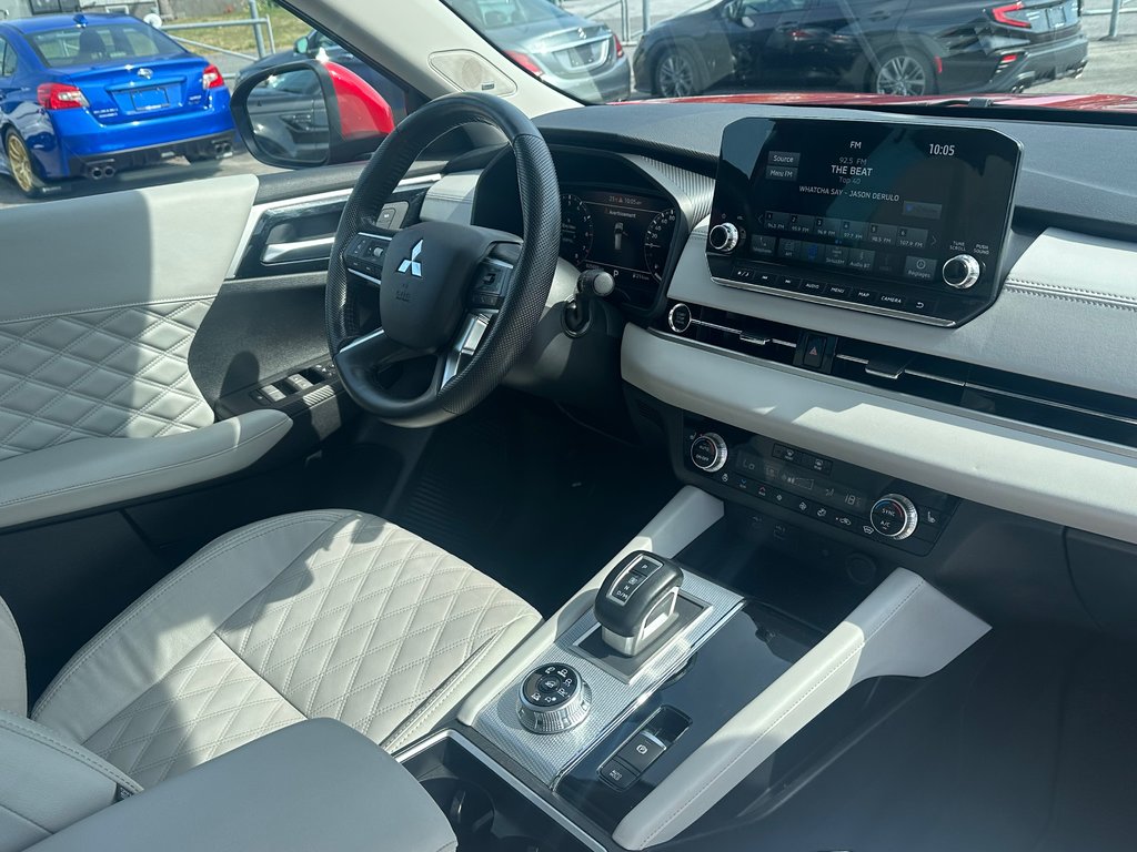 Mitsubishi Outlander GT S-AWC NAVI TOIT PANO ANGLES MORT 2023 à St-Jean-Sur-Richelieu, Québec - 3 - w1024h768px