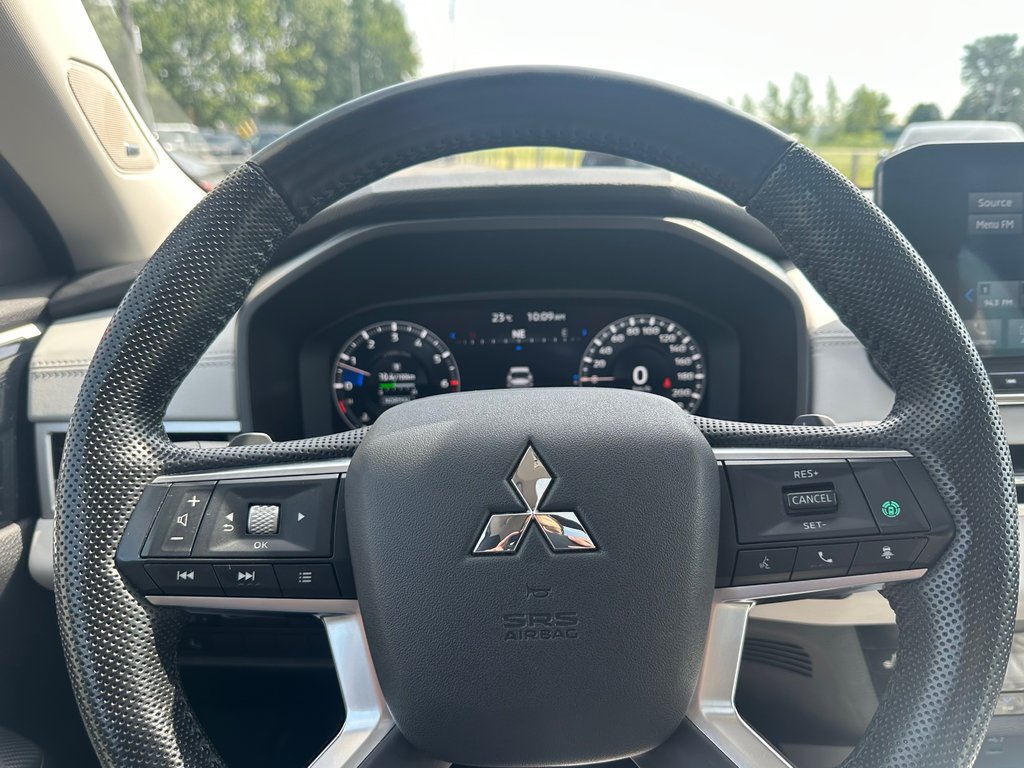 Mitsubishi Outlander GT S-AWC NAVI TOIT PANO ANGLES MORT 2023 à St-Jean-Sur-Richelieu, Québec - 22 - w1024h768px