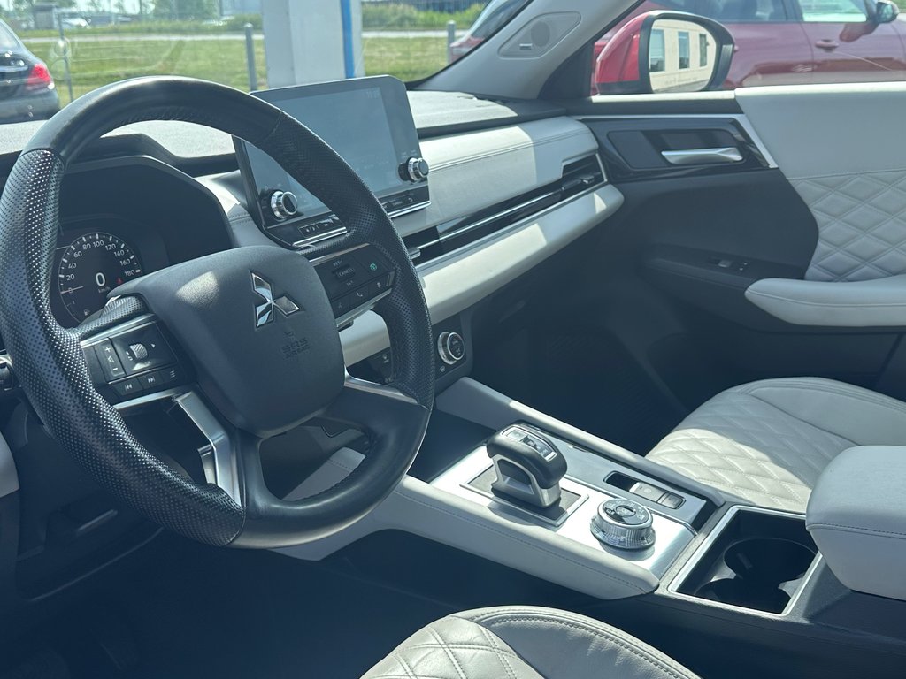 Mitsubishi Outlander GT S-AWC NAVI TOIT PANO ANGLES MORT 2023 à St-Jean-Sur-Richelieu, Québec - 19 - w1024h768px